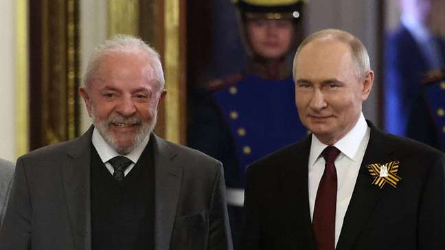 Lula conversa com Putin por telefone para discutir guerra na Ucrânia