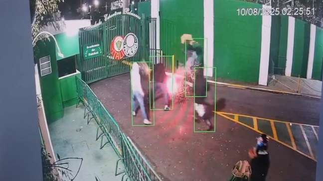 Academia de Futebol do Palmeiras sofre ataque vândalo com bombas e rojões