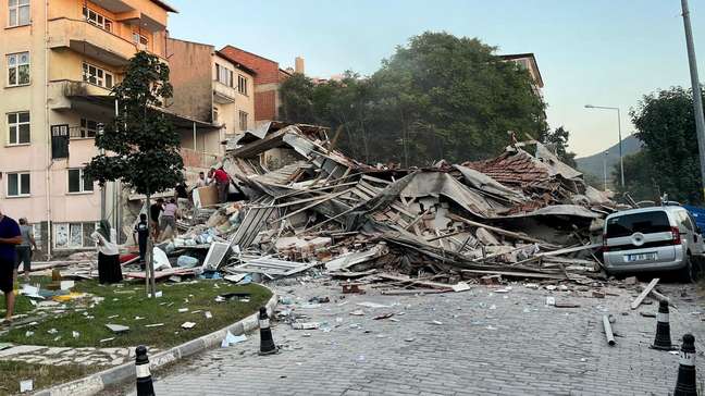 Terremoto de magnitude 6,1 atinge o oeste da Turquia