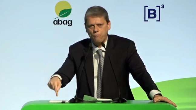 Tarcísio cobra que Lula ligue para Trump para negociar tarifaço: ‘Retome a boa diplomacia’