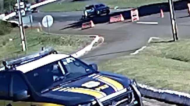 Homem se lança de carro em movimento durante sequestro relâmpago no Paraná