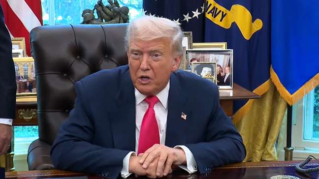 Trump diz que Brasil é 'péssimo parceiro comercial' e que faz 'execução política' de Bolsonaro