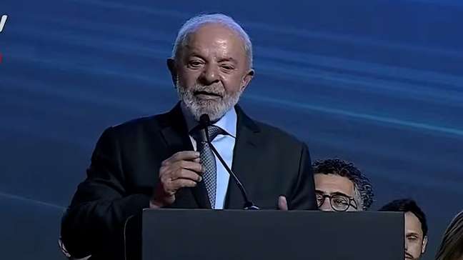 ‘Quem quiser sair, que saia’, diz Lula ao criticar empresas norte-americanas que deixaram o Brasil