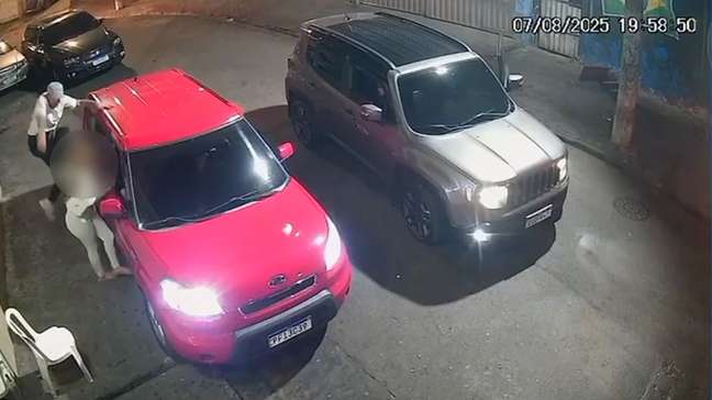 Homem agride ex-namorada com voadora e chutes em São Paulo e é preso