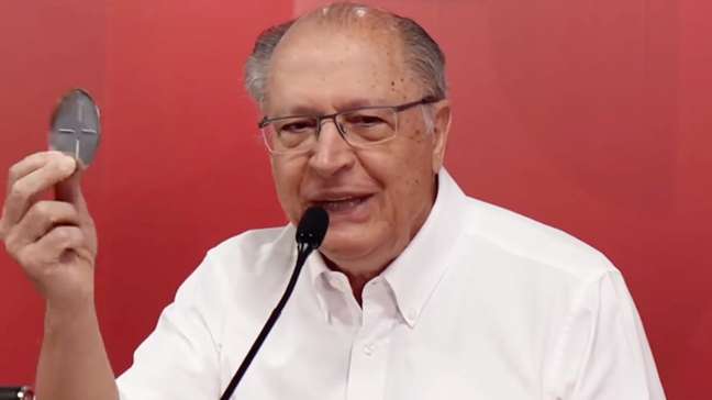 Alckmin diz que governo não vai desistir de baixar alíquota de 50% de tarifaço de Trump