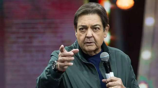 Faustão recebe alta após 3 meses internado e seguirá tratamento em casa, diz hospital