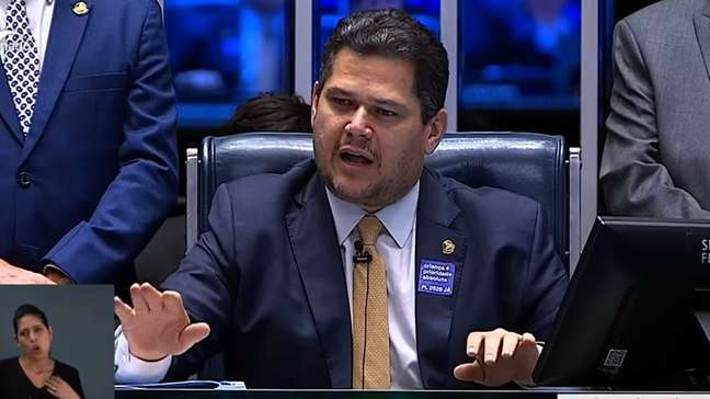Adultização: Senado aprova projeto que protege crianças e adolescentes na internet