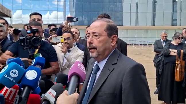 Defesa de Bolsonaro diz que ‘não existe ligação’ com 8/1 e chama delação de Mauro Cid de ‘escândalo’