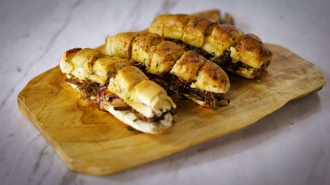 Tastemade presents: Garlic Bread with Carne Matta