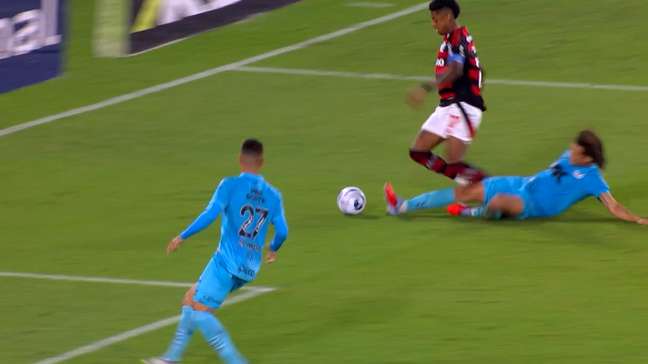 CBF divulga áudio do VAR em pênalti para o Flamengo contra o Santos no Maracanã