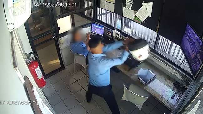 Mulher é agredida por colega de trabalho com tapas e golpes de capacete na Bahia