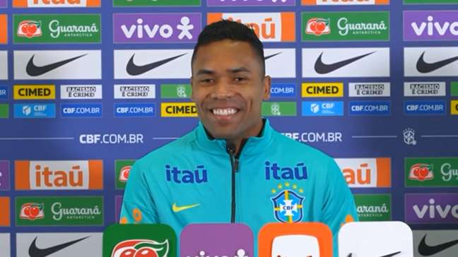 Alex Sandro comenta exclusão de carona de Leila Pereira: 'Prefiro assim'