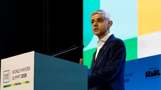 Prefeito de Londres prova quitutes no Rio e vídeo viraliza: 'Horrível'