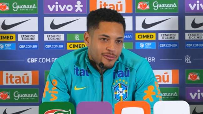 Vitor Roque diz que post de tigre mordendo pescoço de veado não foi homofobia