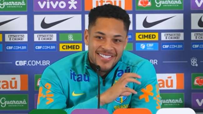 Vitor Roque explica origem de apelido: 'Meu pai é tigrão'