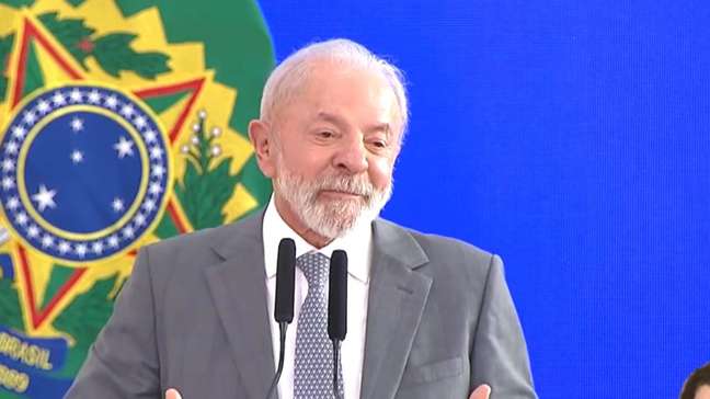 'Eu sou uma metamorfose ambulante', diz Lula sobre posição política e ideológica