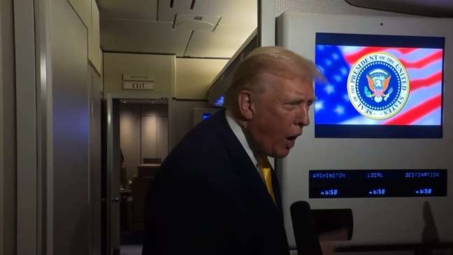 Trump se irrita com pergunta sobre Epstein e chama repórter de 'porquinha'