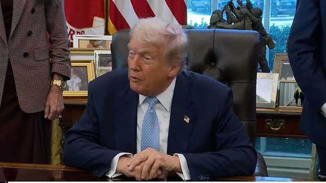 Trump diz não descartar mandar tropas à Venezuela