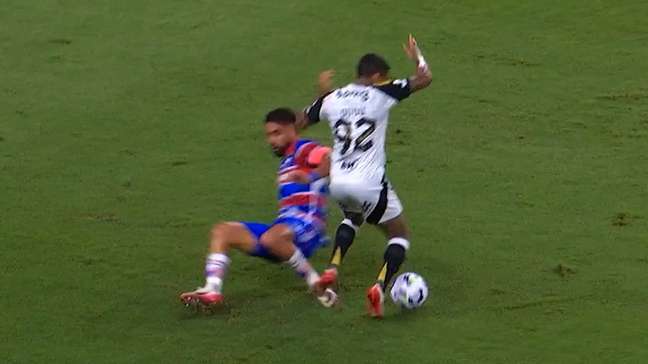 CBF divulga áudio do VAR sobre lance polêmico em Fortaleza x Atlético-MG