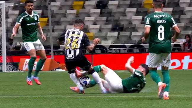 Palmeiras x Atlético-MG: CBF divulga áudio do VAR da expulsão de Piquerez