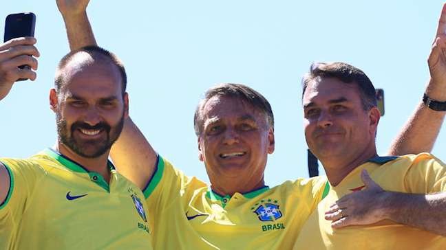 Eduardo Bolsonaro reage à pré-candidatura de Flávio para Presidência em 2026: 'Guerra dura'