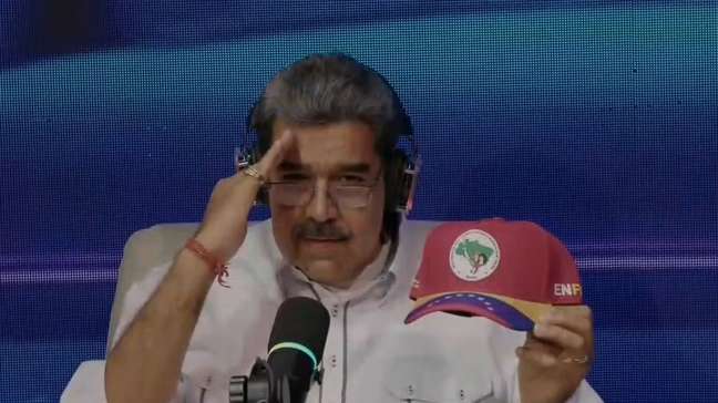 Em meio a tensão com os EUA, Maduro arrisca português para pedir apoio de brasileiros: 'Às ruas’