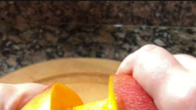 Sabe como tirar o caroço da manga?