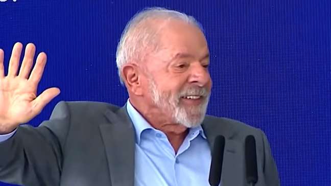 Lula pede volta de Emerson Sheik ao Corinthians: ‘A coisa tá ruim’