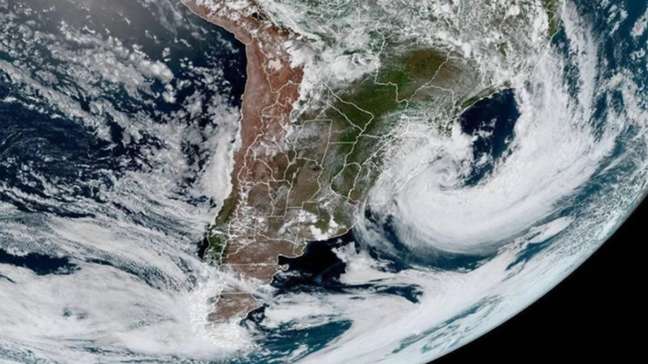 Imagem de satélite da Nasa revela dimensão do ciclone extratropical que atingiu Sul e Sudeste