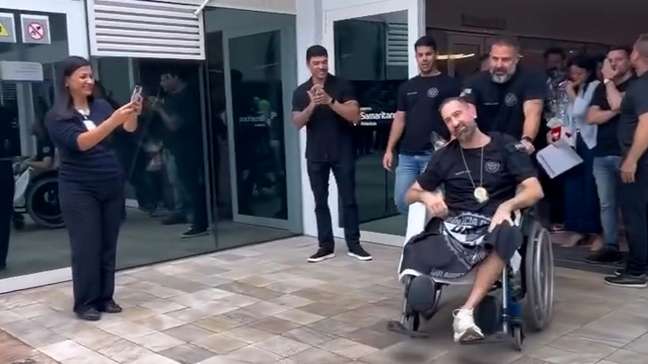 Delegado que perdeu a perna após ficar ferido em operação no RJ tem alta após 45 dias