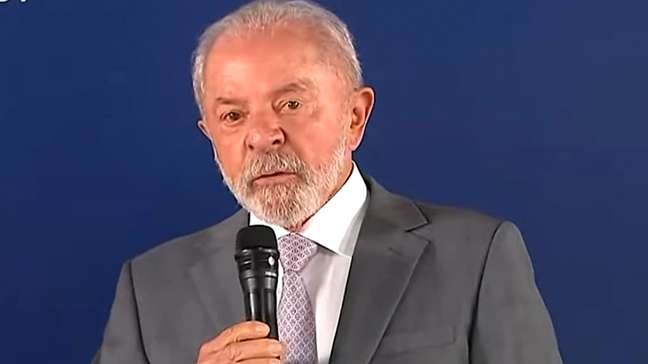 Lula diz que ficará ‘feliz’ com saída de ministros que disputarão eleição