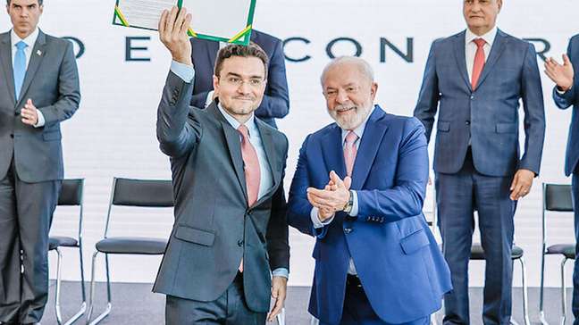 Lula anuncia saída de Sabino do Ministério do Turismo