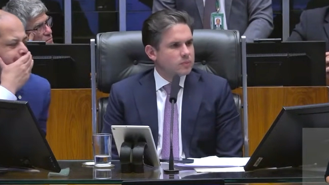 Câmara aprova projeto que eleva tributação de bets e fintechs