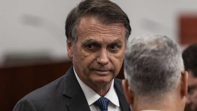 Transporte discreto e policiais na porta do quarto: o que Moraes determina para a cirurgia de Bolsonaro