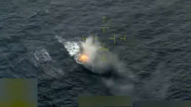 EUA atacam mais um barco no Oceano Pacífico e deixam um morto