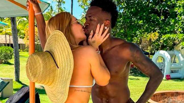 Virginia posa ao lado de Vini Jr. durante viagem de férias: ‘Sexta difícil’