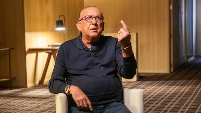 Galvão recebe alta após ser internado com início de pneumonia