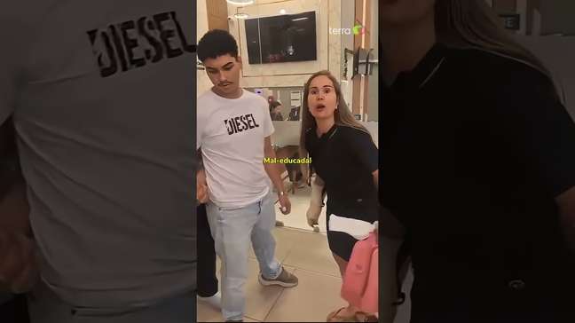 Policial civil é flagrada sendo homofóbica em um shopping de Manaus (AM) #shorts