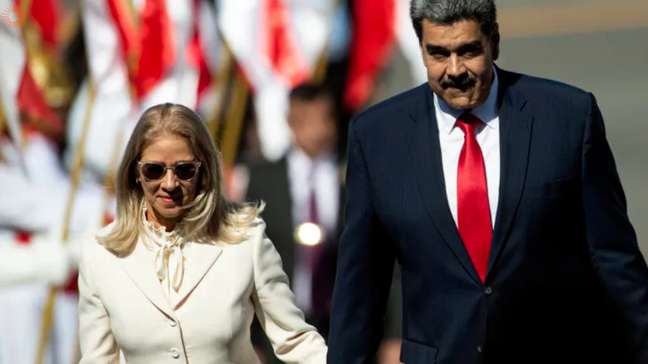 China pede libertação imediata de Maduro e de sua esposa após captura pelos EUA