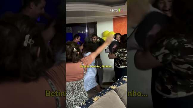 Jovem que ficou cinco dias perdido em trilha no Paraná é recebido pela família #shorts