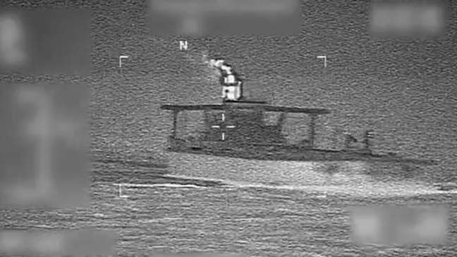 EUA interceptam navio petroleiro no Caribe horas após detenção de embarcação russa vinculada à Venezuela