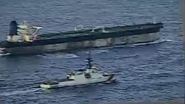 Vídeo mostra emparelhamento de navio dos EUA com petroleiro ligado à Venezuela