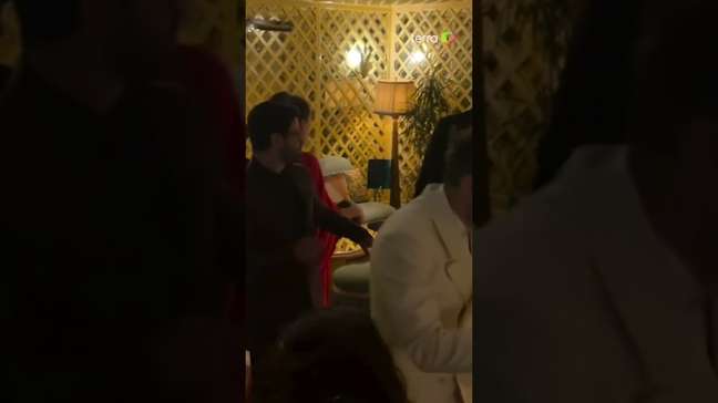 Vídeo mostra Wagner Moura sambando ao comemorar vitória no Globo de Ouro #shorts