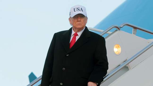 Trump diz ser 'inaceitável' não ter controle da Groenlândia