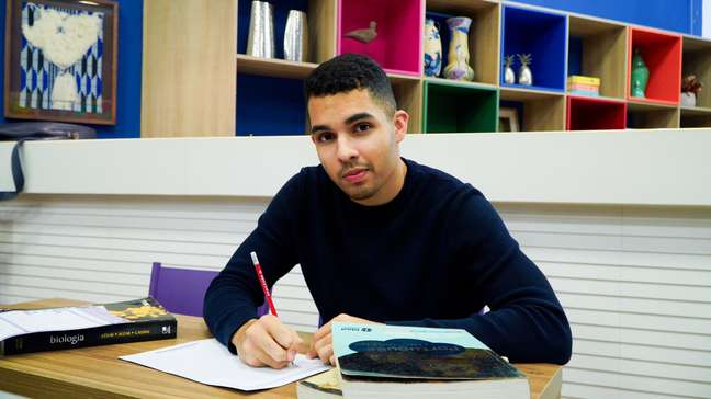 Estudante tira nota 1.000 na redação do Enem 2025 após 4 tentativas