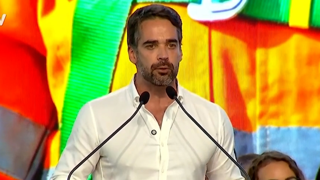 Eduardo Leite é vaiado durante evento com Lula e rebate: 'Esse é o amor?'