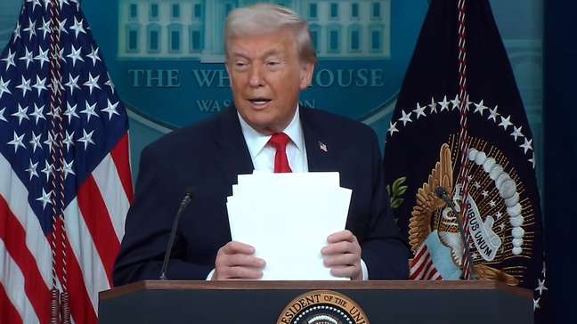 Trump mostra fotos de imigrantes presos e diz que maioria dos agentes do ICE são hispânicos