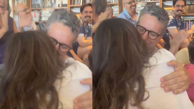 Após indicação ao Oscar, diretor de 'O Agente Secreto' dá beijão na esposa e comemora: 'Muito feliz com esse dia'