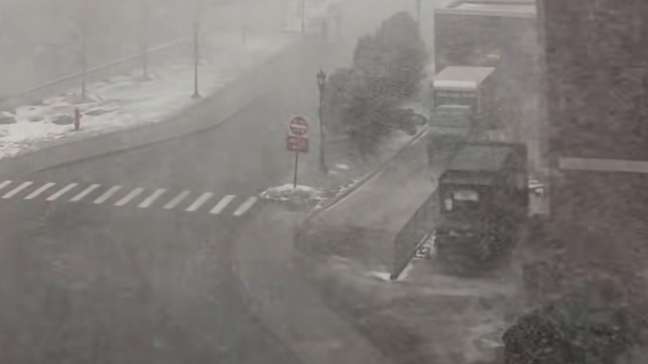 Tempestades de neve causam o cancelamento de mais de 10 mil voos nos EUA