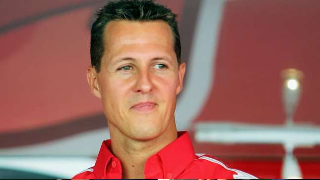 Michael Schumacher passa a usar cadeira de rodas 12 anos após acidente de esqui, diz jornal